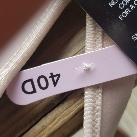 Two Bali smoothing bra,s - Picture 7 of 8